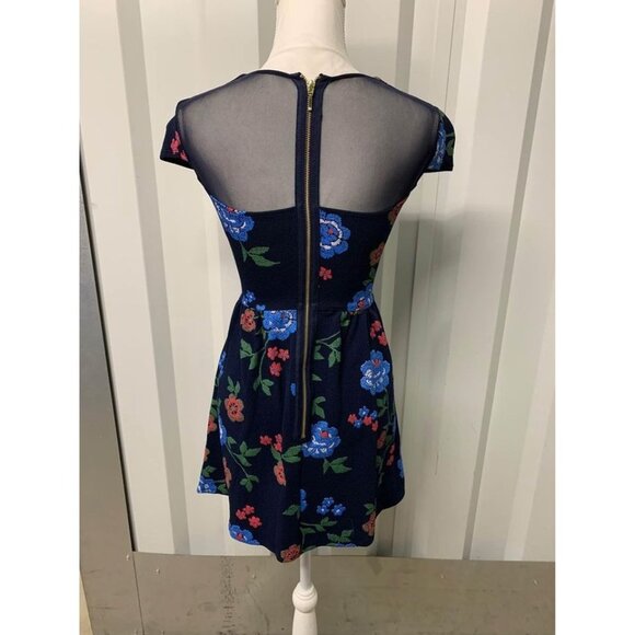 B. Darlin Fit & Flare Floral Print Black Dress Size 1/2 Juniors - Picture 3 of 5
